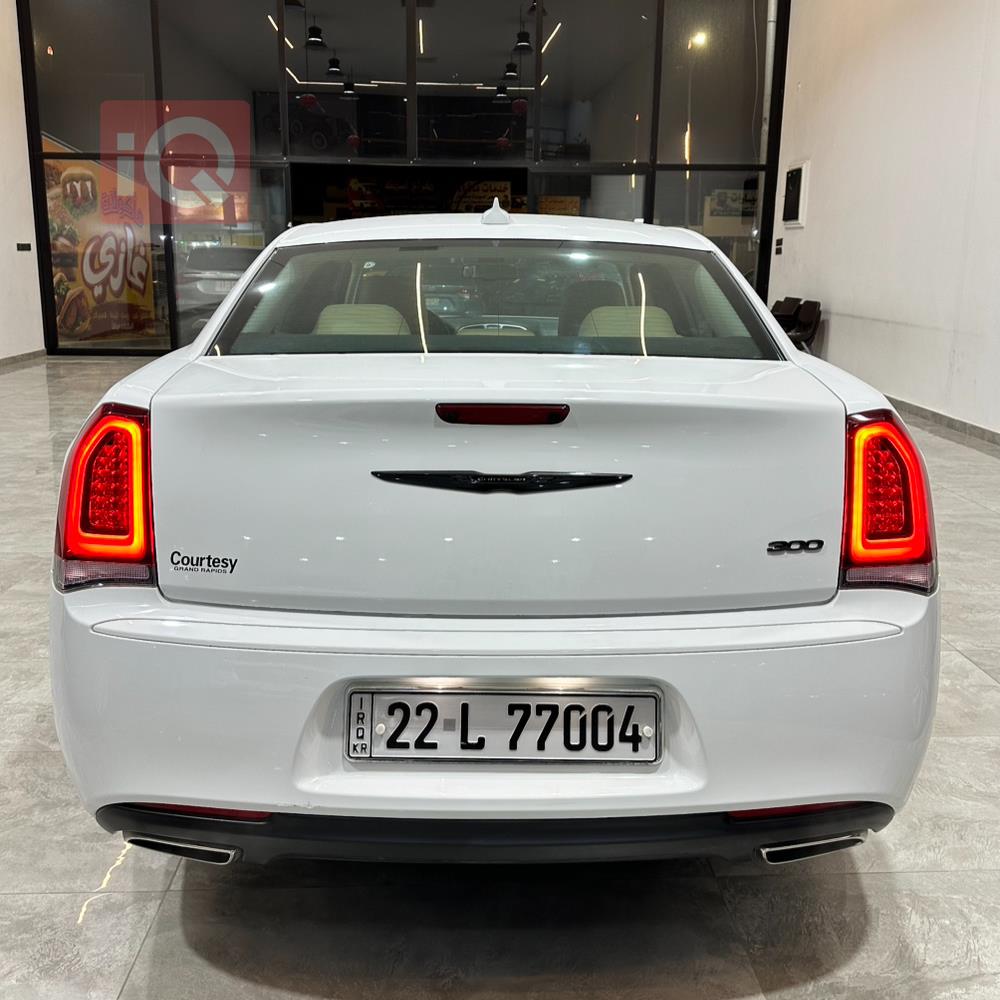 کرایسلەر 300